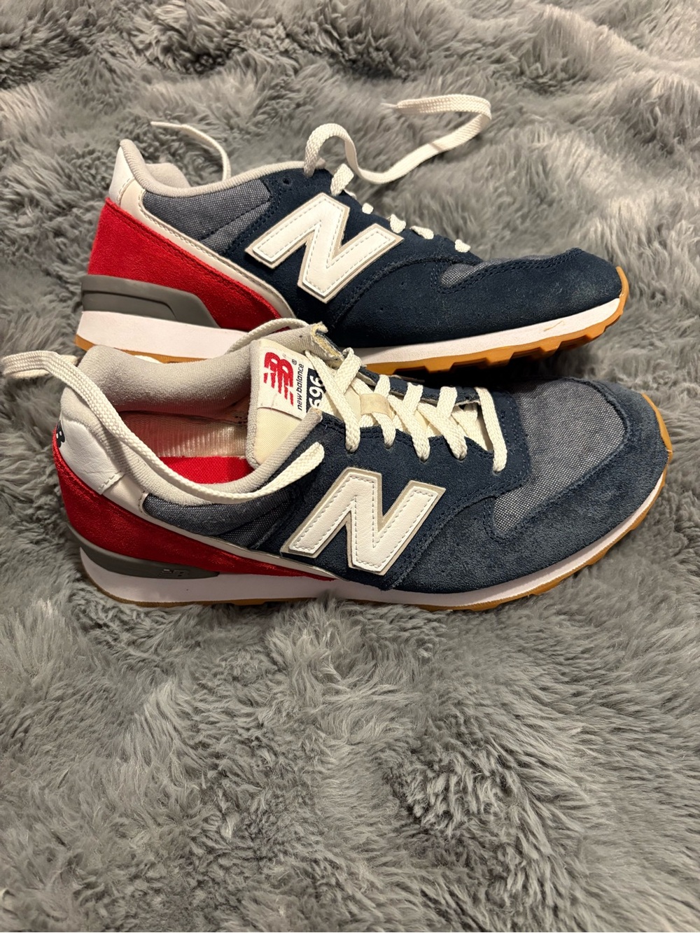 New Balance 696 Low Top Sneakers